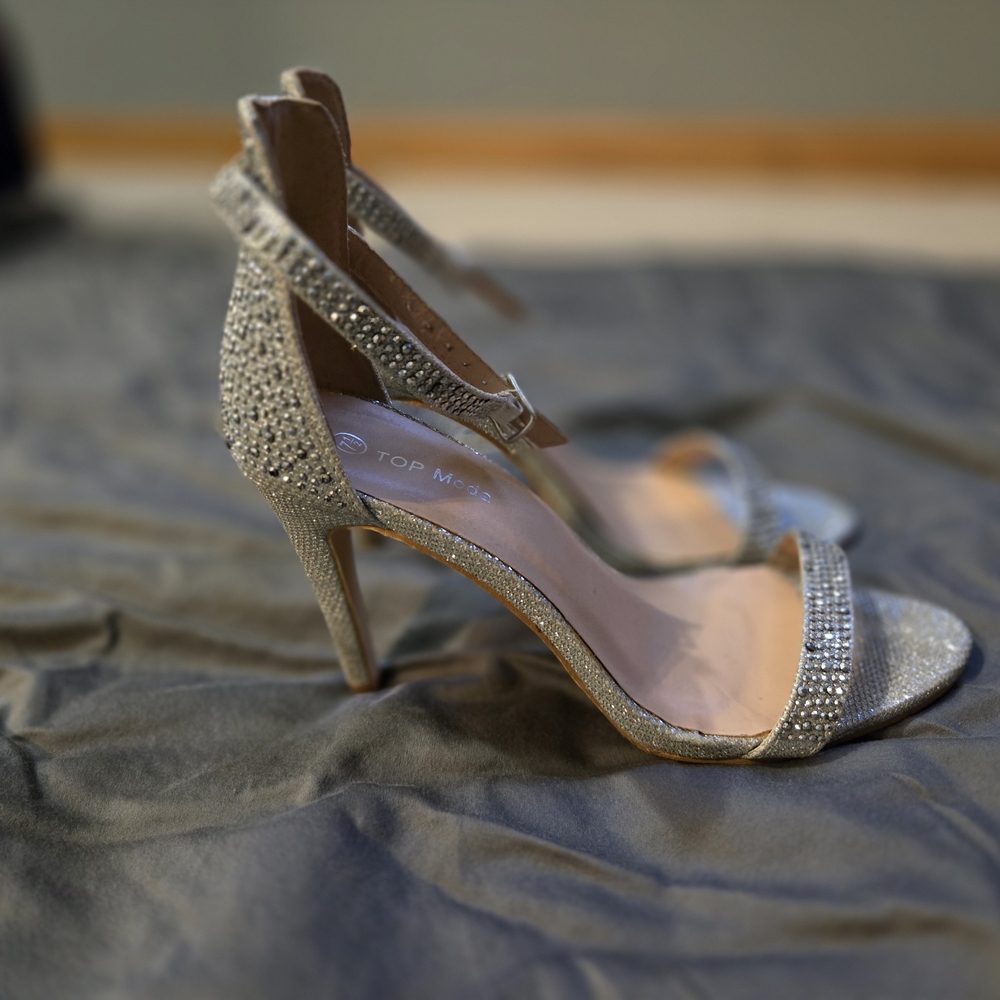 TOP Moda Glittering Silver Heels